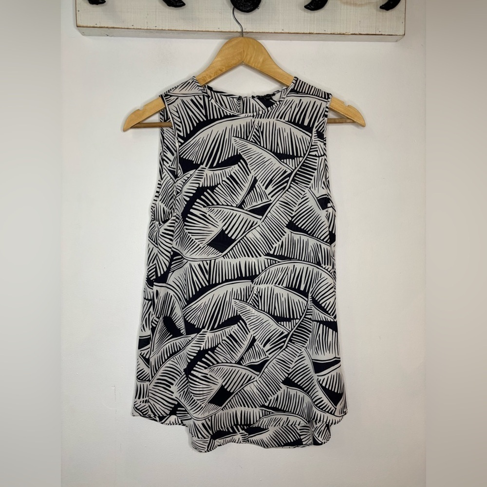 Theory Black and White Palm Leaf Silk Sleeveless Top